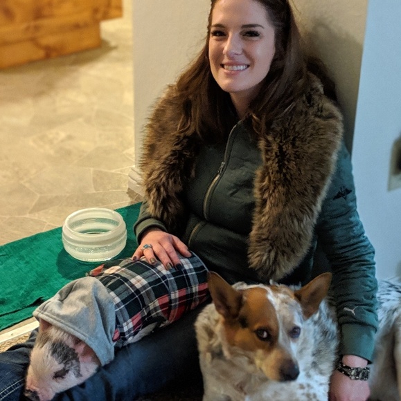 Meet your Posher, Heather - Picture 1 of 1